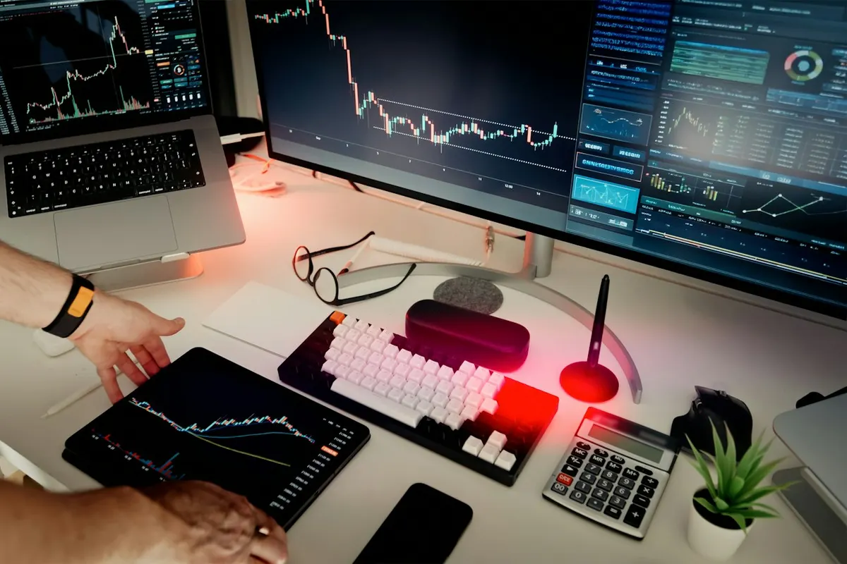 Trader monitoring risk across several markets